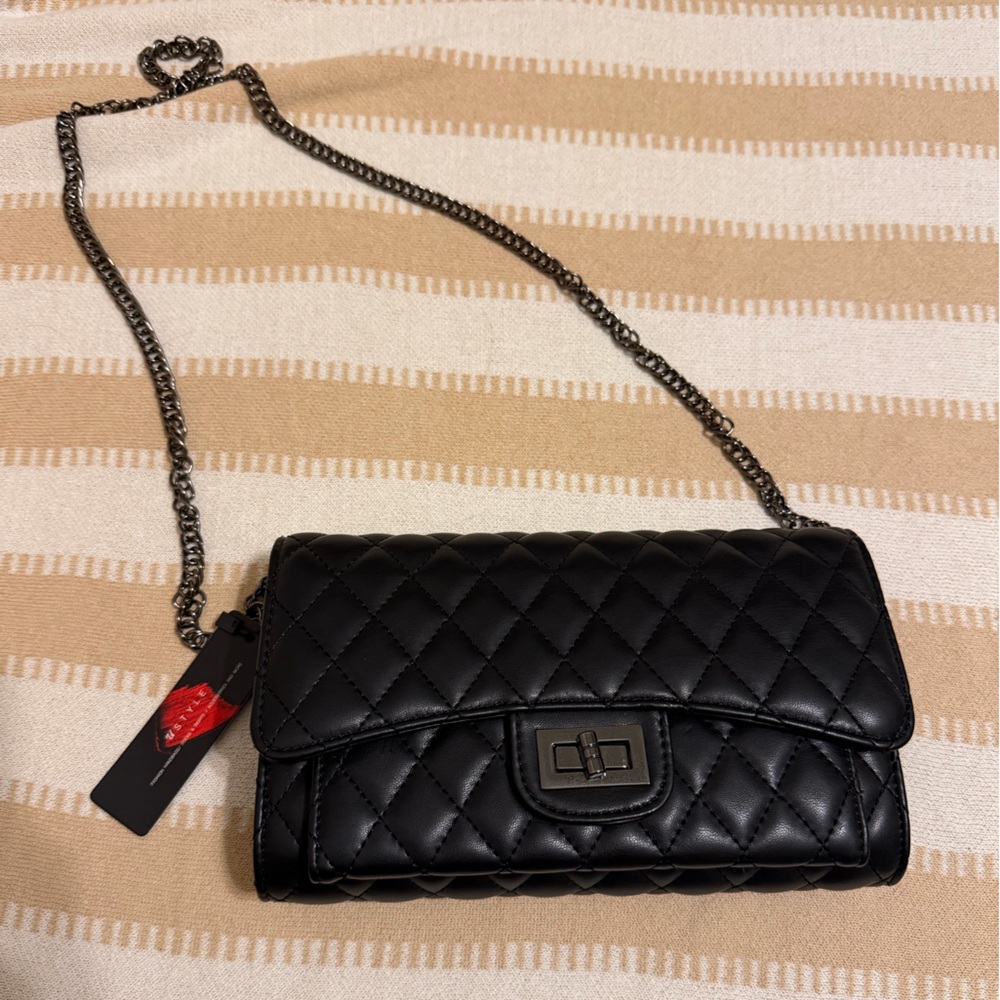 Elegant Black Quilted Chain Bag